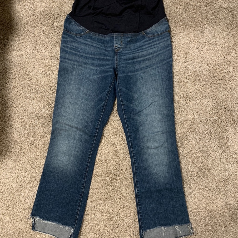 Various barely worn maternity clothes